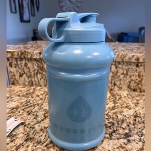 Blue hydro jug with sleeve & straw included